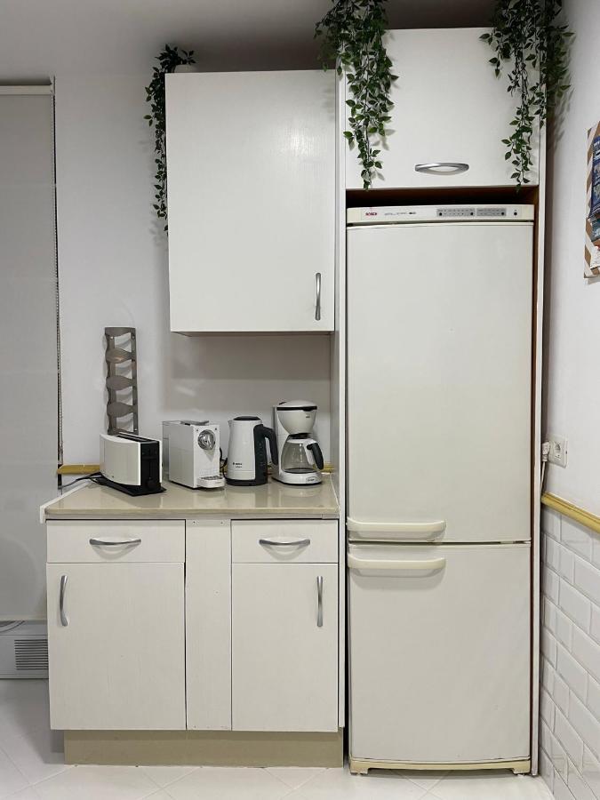 Away From Apartamento *